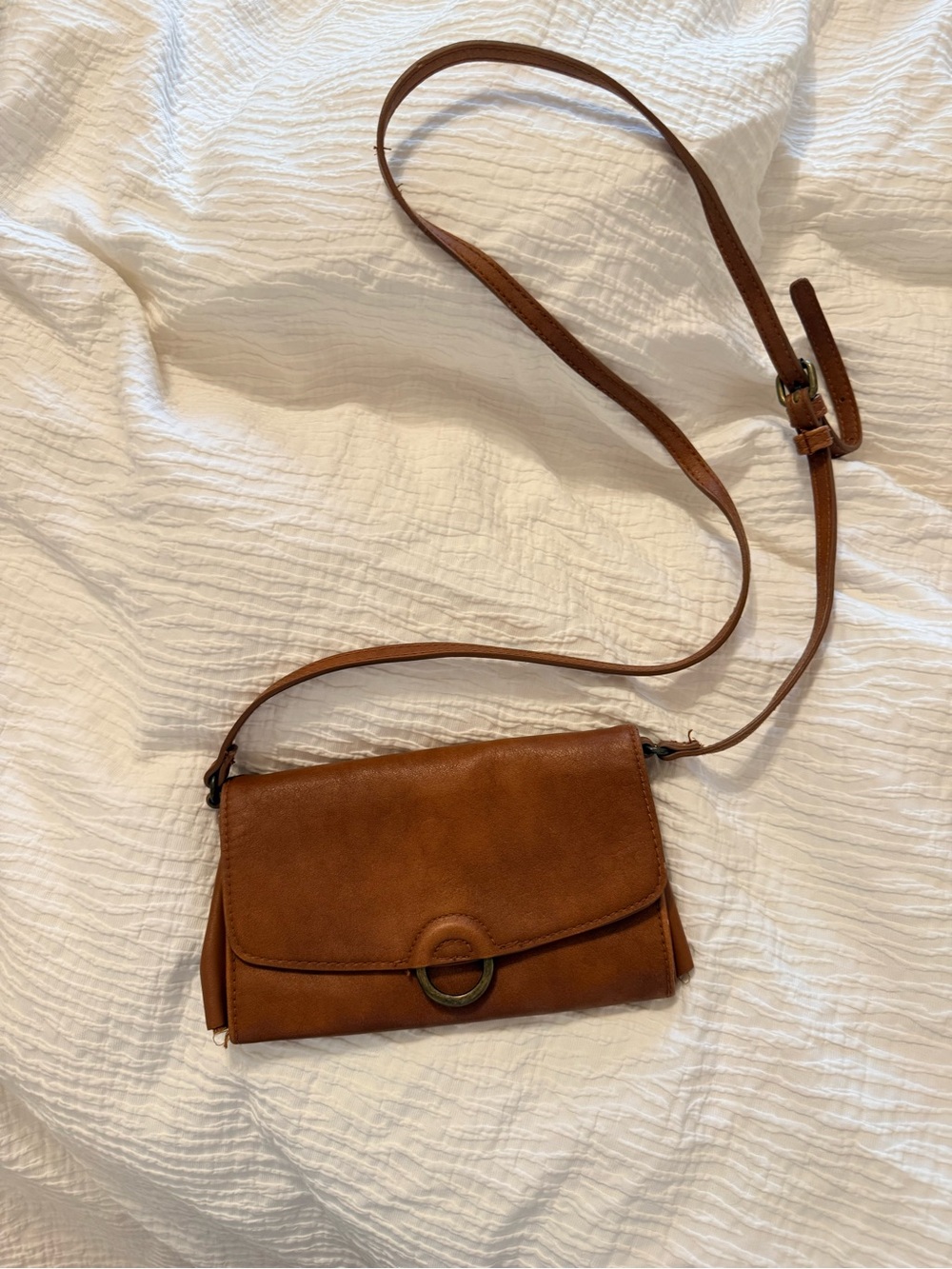 Classic Tan Leather Crossbody Bag with Ring Detail